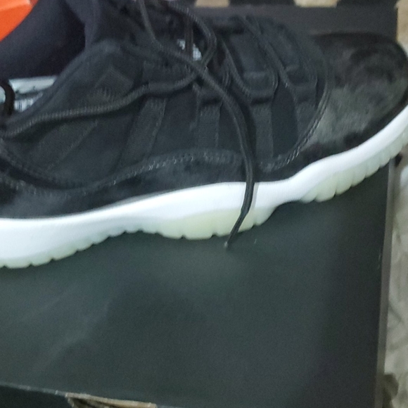 Air Jordan 11 Retro - Picture 7 of 11